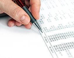 Short-term business loans are used to cover your expenses without waiting for invoices to be paid. Find out the best options for your business.